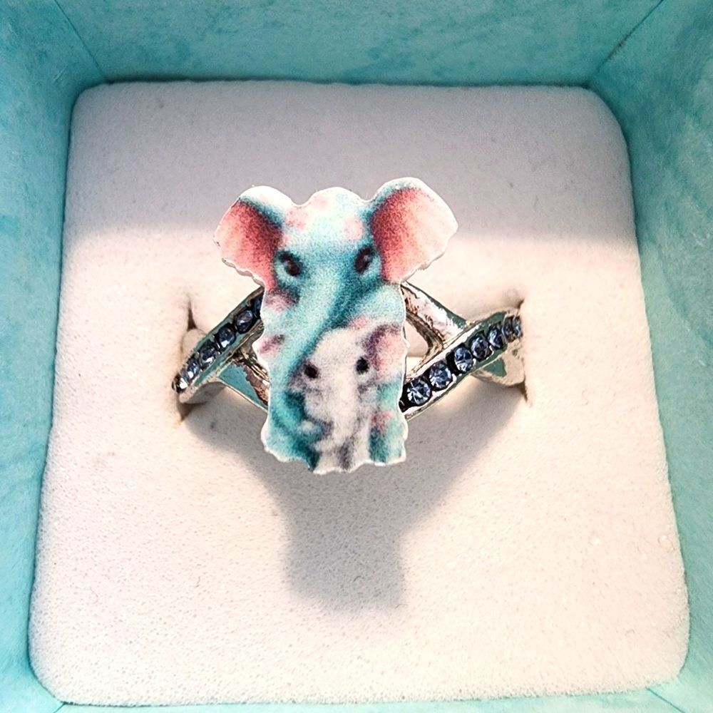 Unbranded Silver Toned Ring with Mother Elephant and Baby Size 7 NWOT